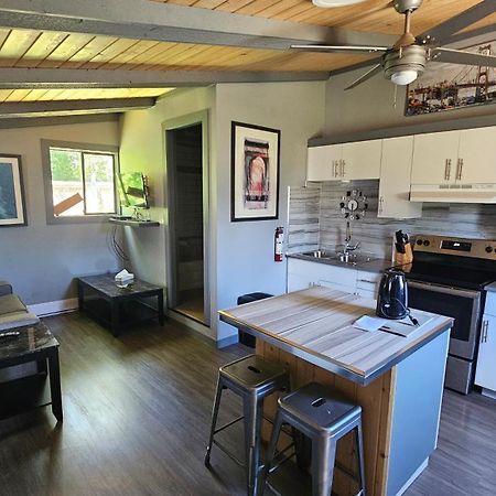 Fuller Lake Chemainus Motel Ngoại thất bức ảnh